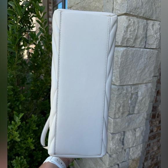 ✨ Brand New MICHAEL MICHAEL KORS
WHITNEY LT CREAM MD CHAIN SHLDR TOTE✨ - Picture 7 of 16